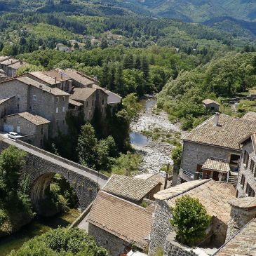 Le pont roman à Jaujac