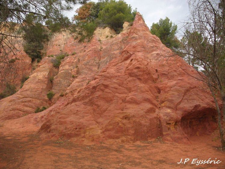 Terres rouges de Bédoin (photo : J.P. Eysseric)